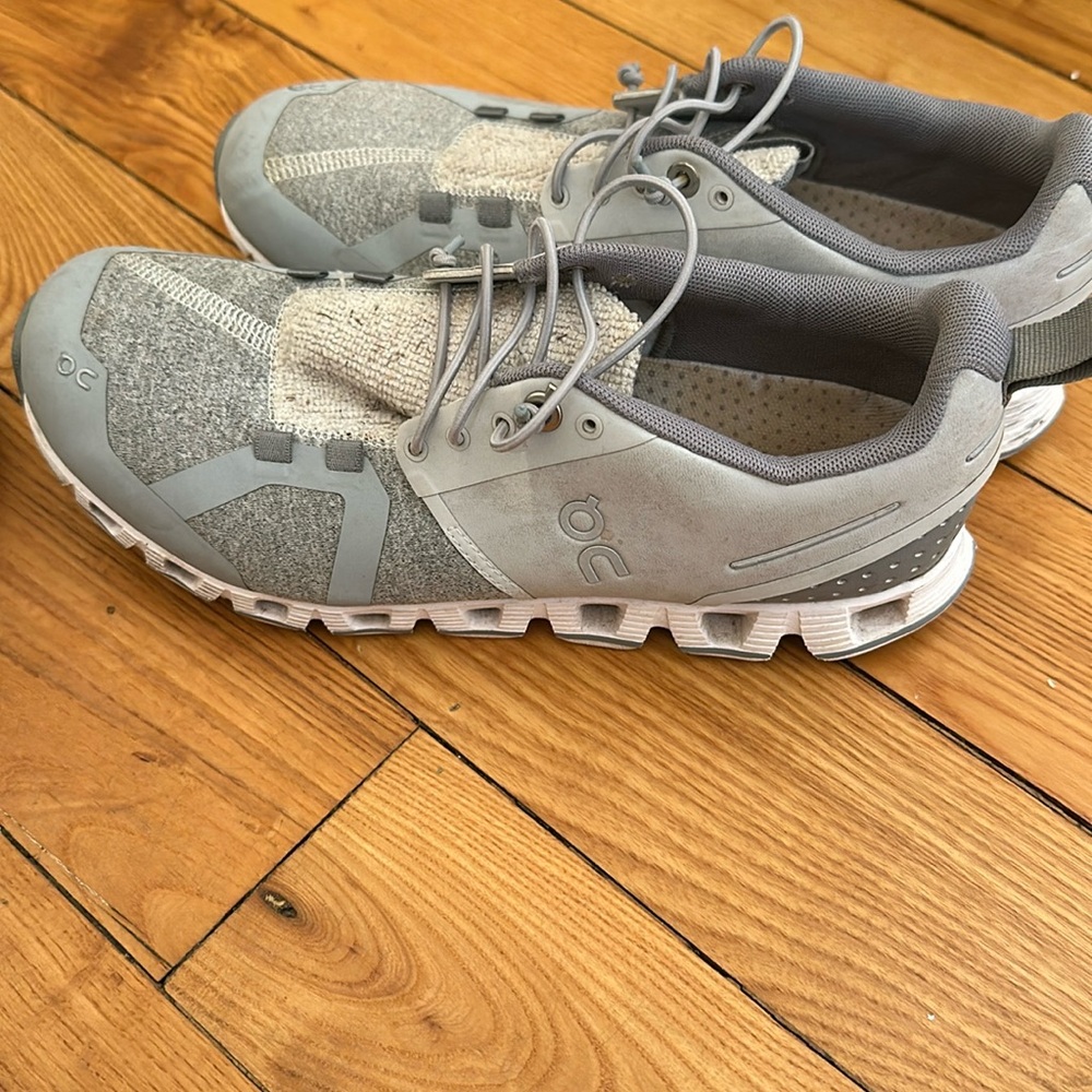 On clouds women’s size 6.5